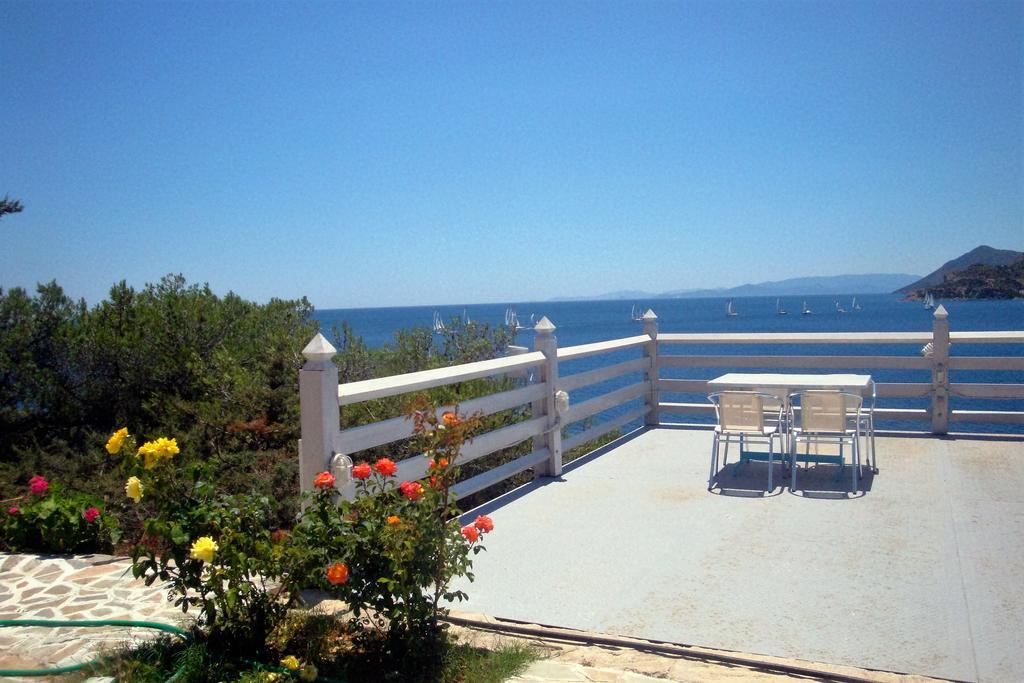 Kavos Bay Seafront Hotel Agia Marina  Exterior foto